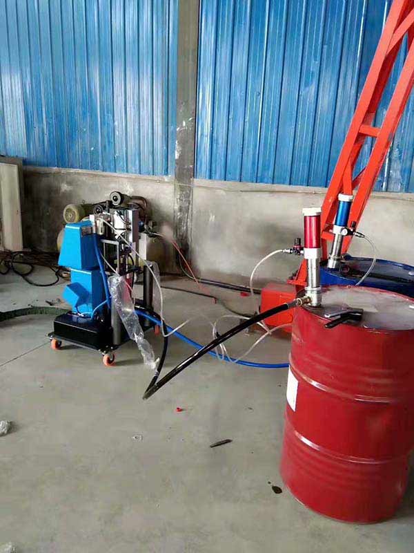 聚氨酯发泡机设备JNJX-Q1600(图2) 聚氨酯发泡机设备保温施工现场