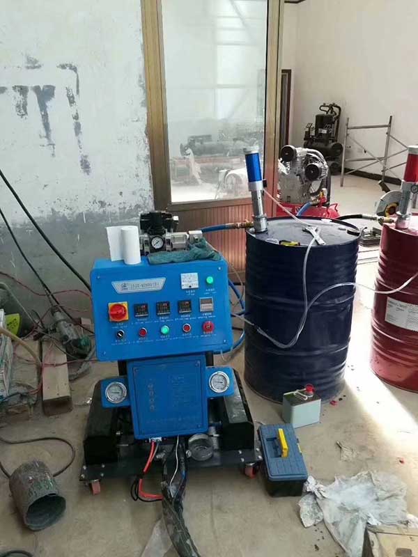 江苏Q2600聚氨酯喷涂机应用于热水管保温施工
