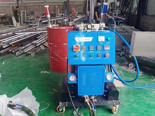 聚氨酯泡沫喷涂 聚氨酯泡沫发泡机(图2) Q2600D聚氨酯泡沫发泡机
