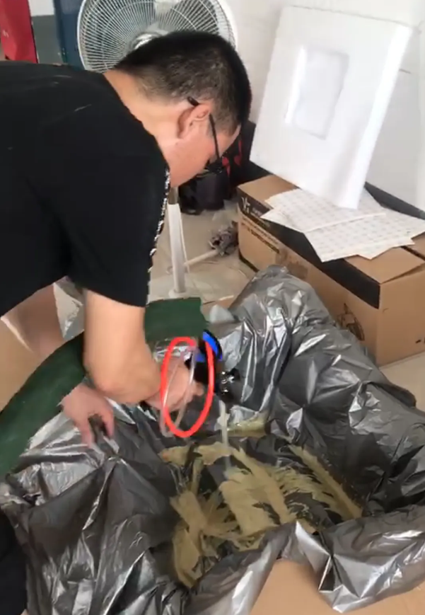 聚氨酯发泡机泡沫填充贵重品的“移动安全舱” 聚氨酯发泡机泡沫填充贵重品的“移动安全舱”