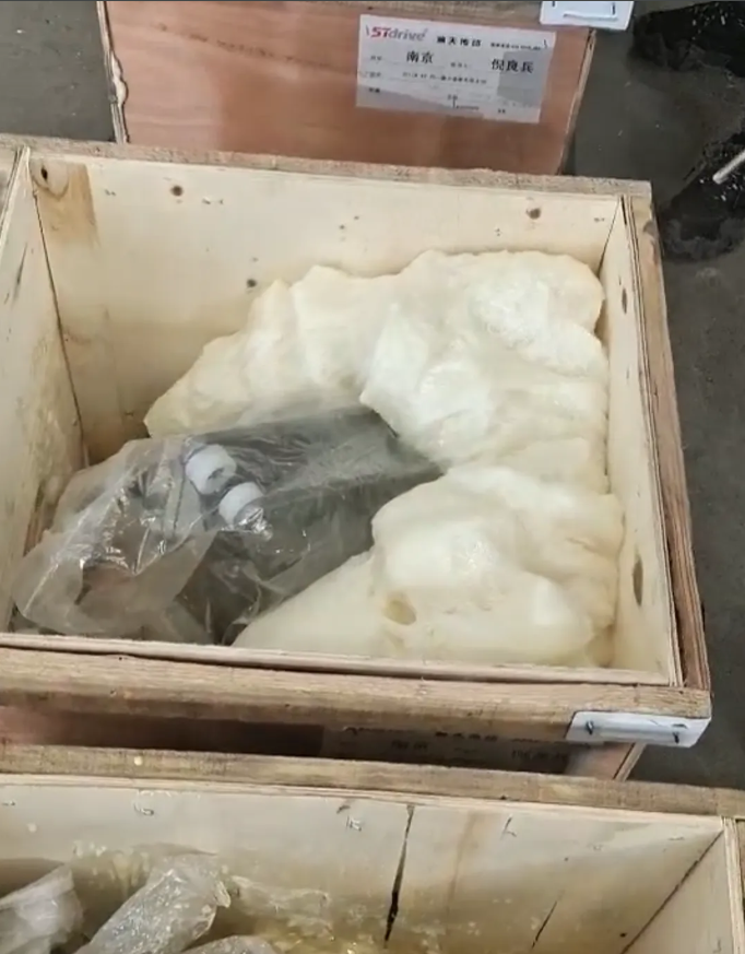 聚氨酯发泡机泡沫填充贵重品的“移动安全舱” 聚氨酯发泡机泡沫填充贵重品的“移动安全舱”