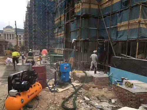 外墙聚氨酯喷涂机(图2) 外墙聚氨酯喷涂机